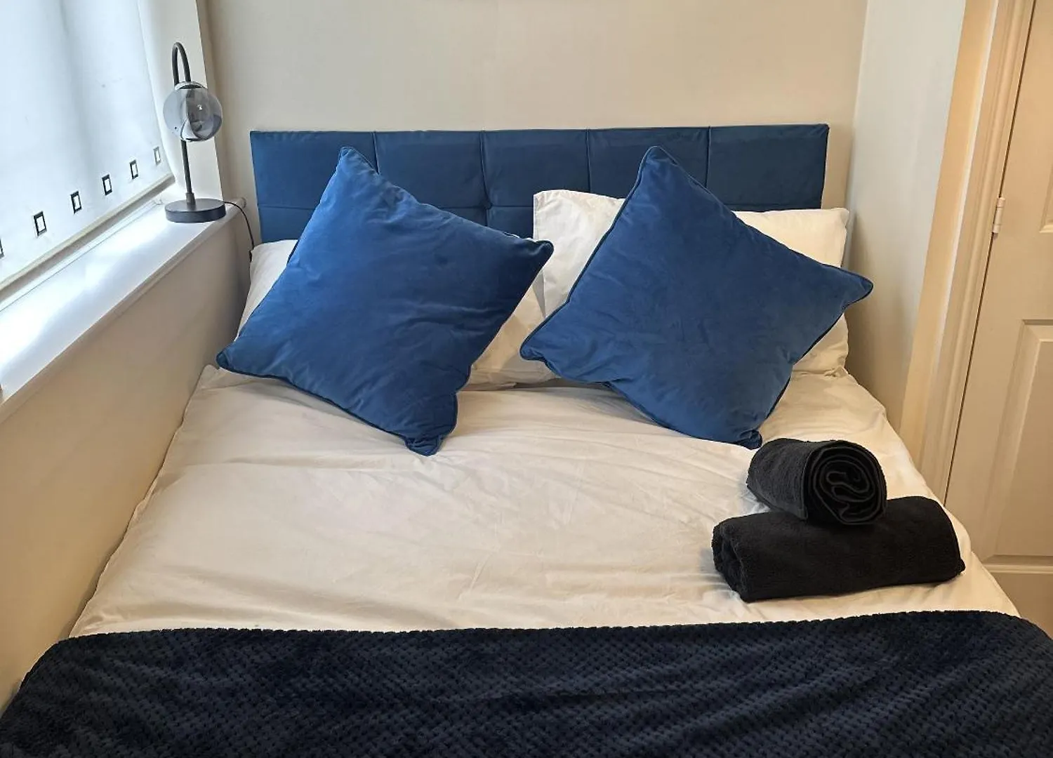 2 Bdr City Centre Apartment With Parking カーディフ