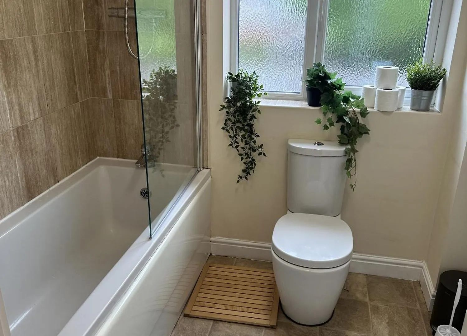 2 Bdr City Centre Apartment With Parking カーディフ