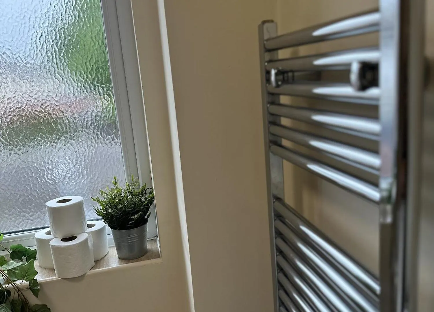 2 Bdr City Centre Apartment With Parking Cardiff